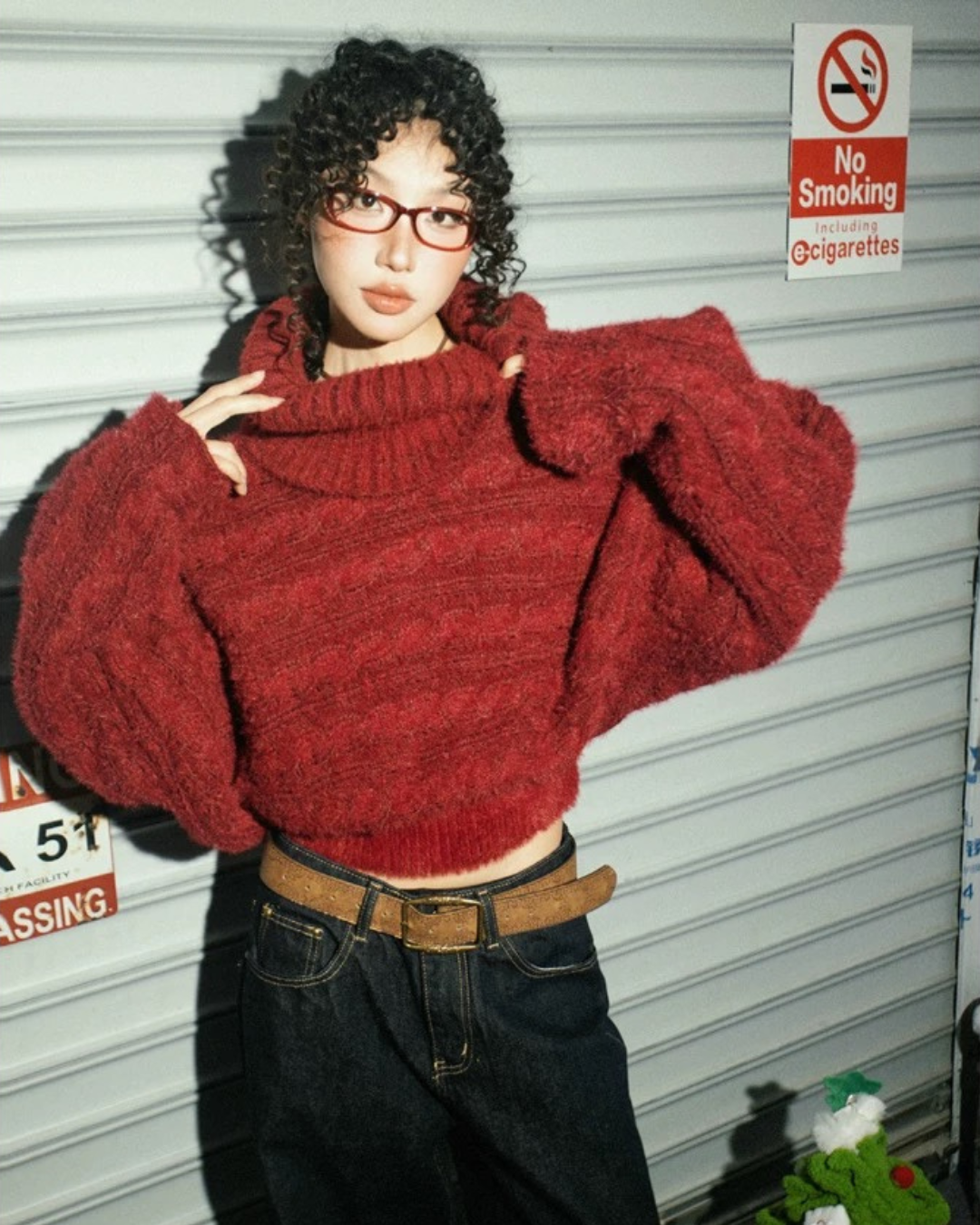 00 off-shoulder knit