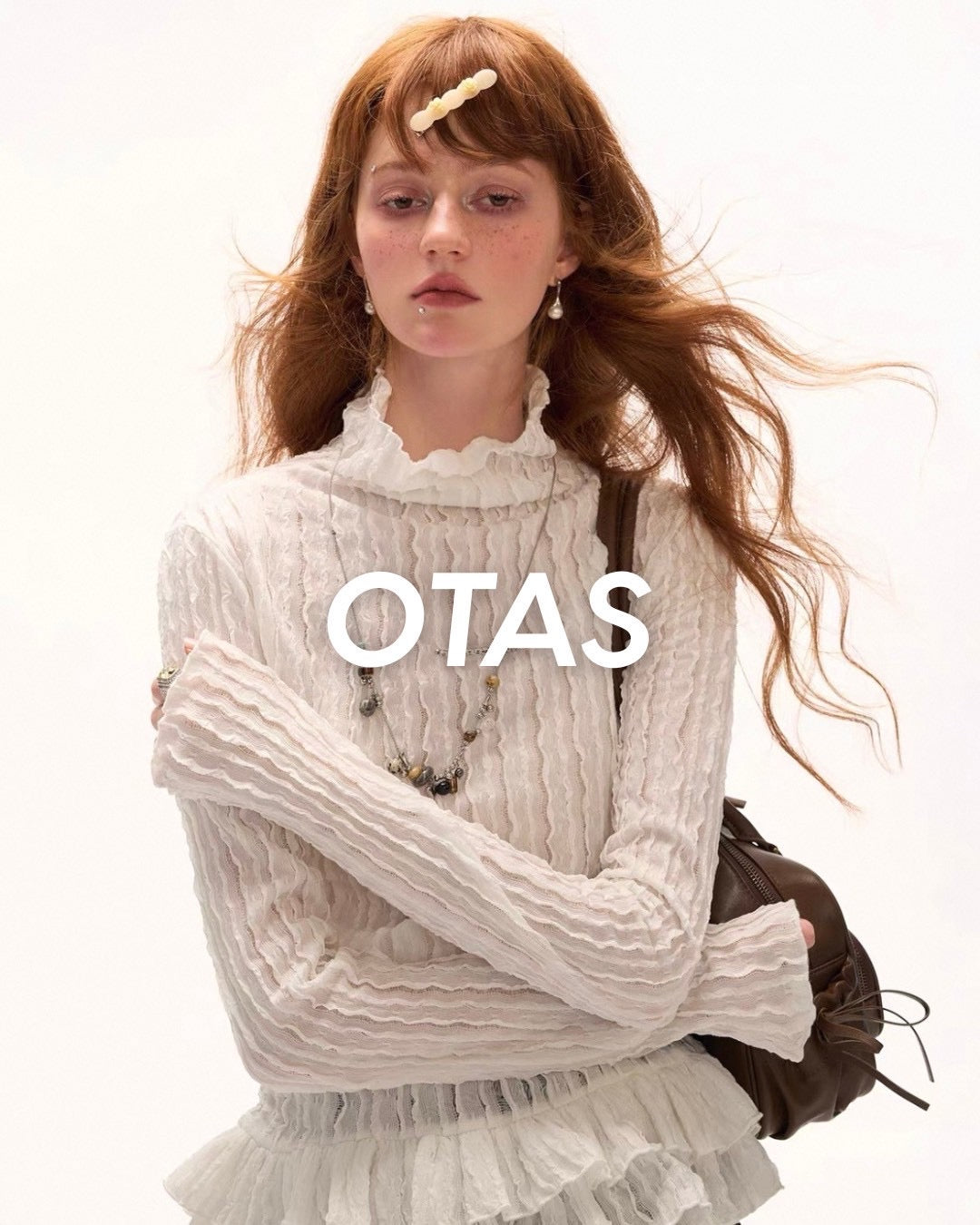 タートルネックルーズトップス