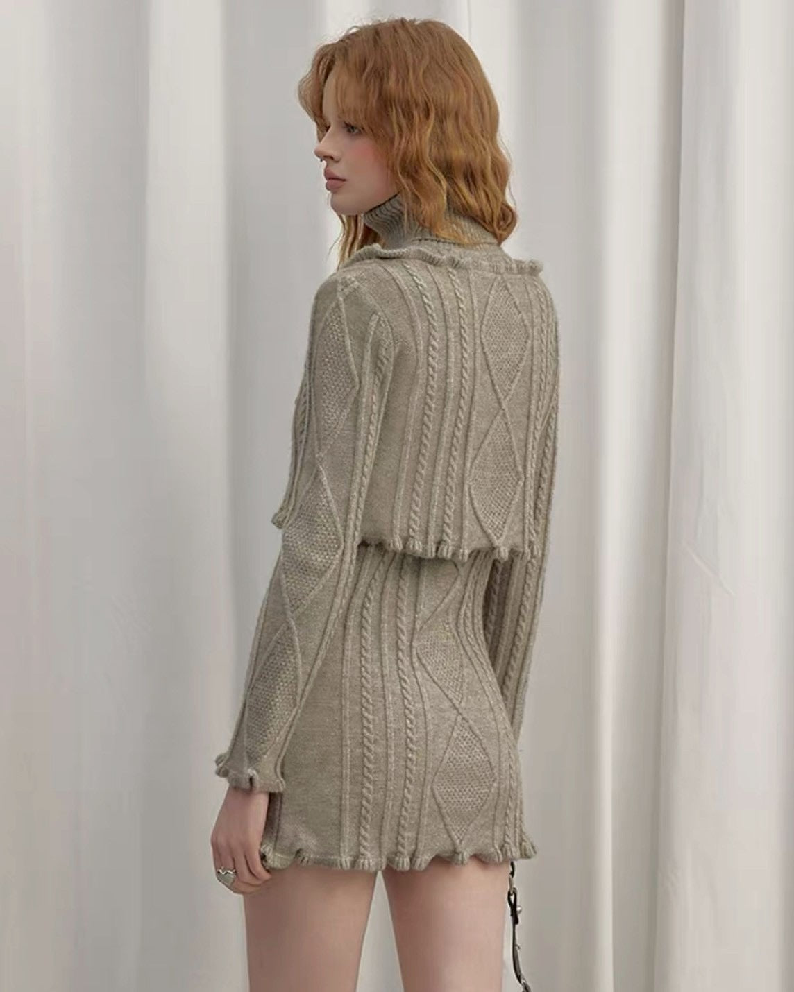 タートルネックワンピ&カーディガン